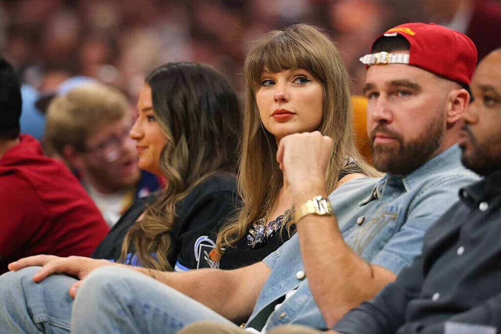 Taylor Swift, Travis Kelce sit courtside for Game 3 of Knicks-Cavaliers Taylor Swift, Travis Kelce sit courtside for Game 3 of Knicks-Cavaliers