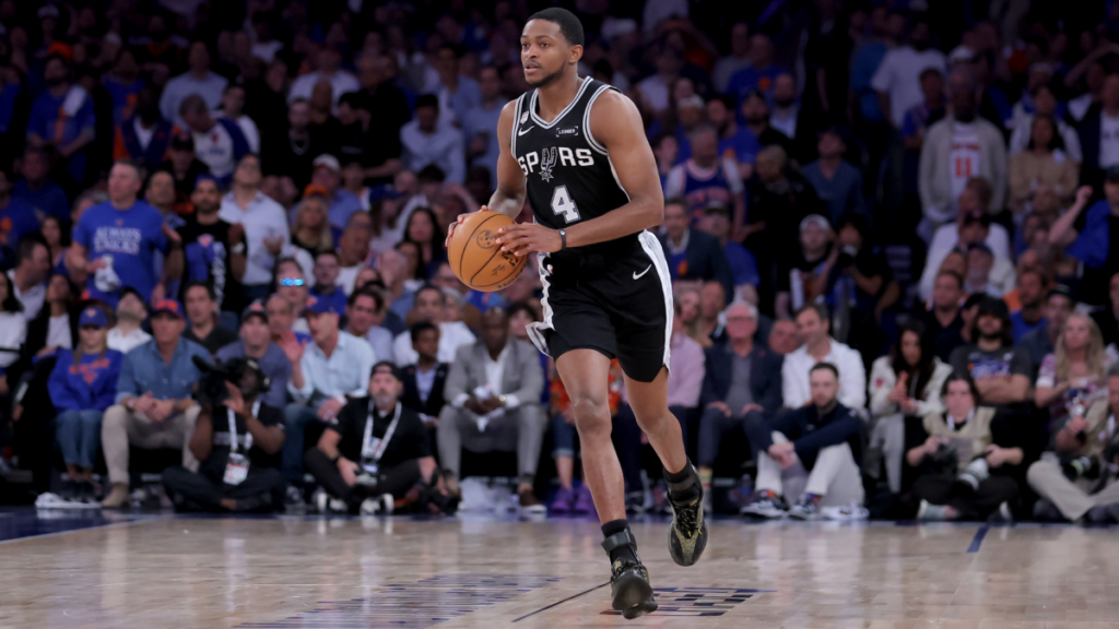 De’Aaron Fox trade rumors: Why Spurs should keep All-Star guard despite Finals flop De'Aaron Fox trade rumors: Why Spurs should keep All-Star guard despite Finals flop