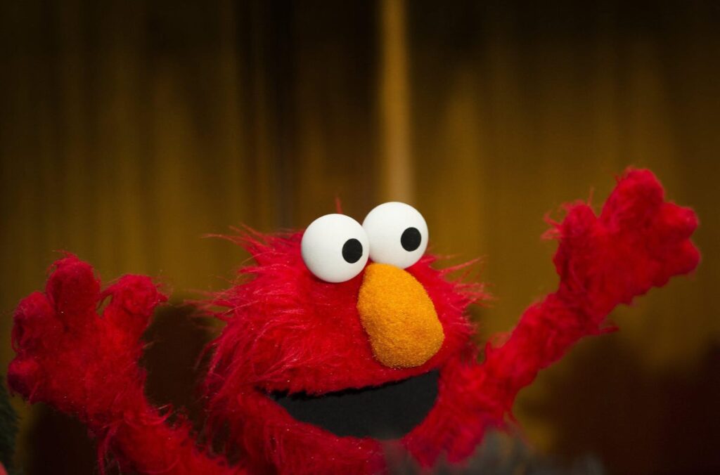 Elmo enrages Knicks fans by also wishing Spurs well in NBA Finals: ‘PICK A SIDE COWARD’