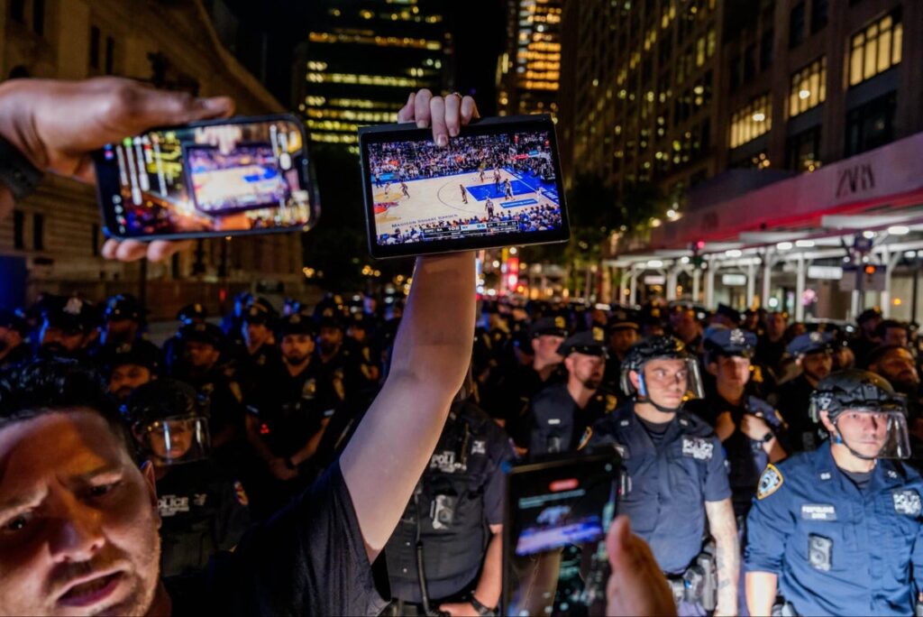 Spurs, Knicks criticize fans for violence after Game 3: ‘We can’t forget it’s a game’ Spurs, Knicks criticize fans for violence after Game 3: ‘We can’t forget it’s a game’
