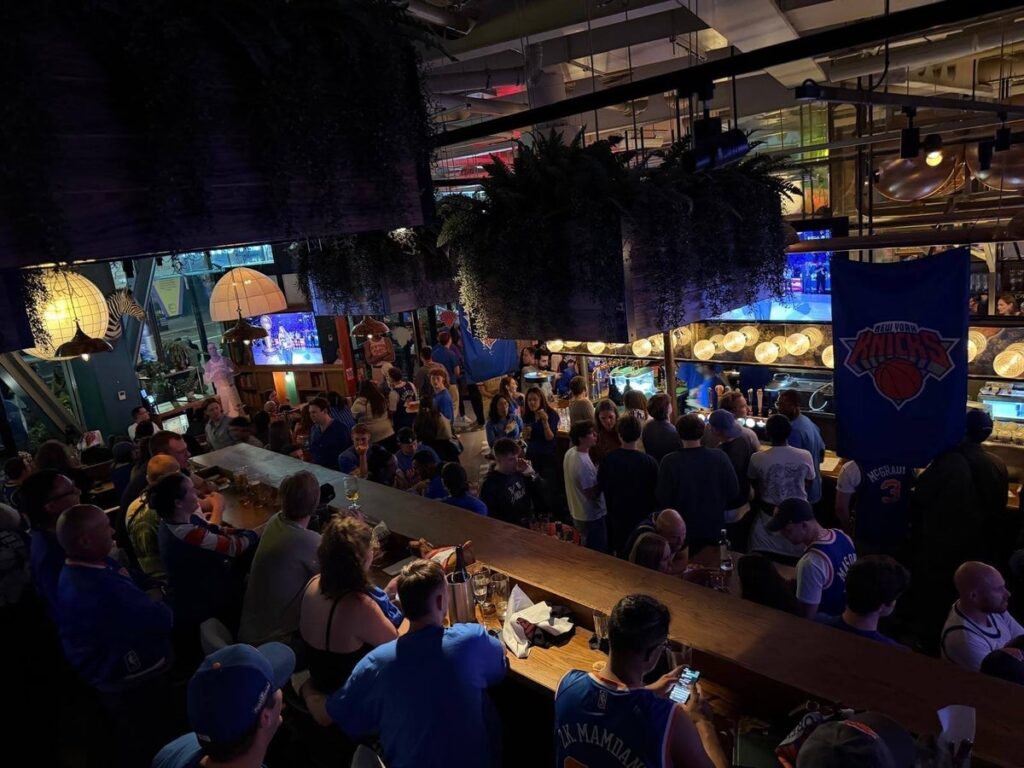 This is how London celebrated the New York Knicks’ NBA championship triumph This is how London celebrated the New York Knicks’ NBA championship triumph