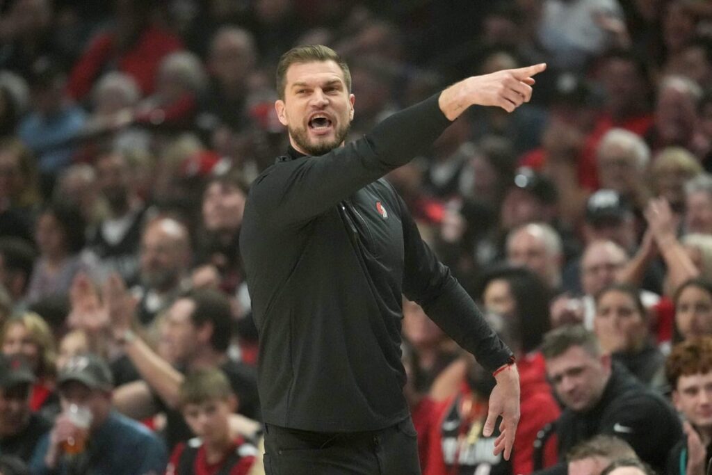 Tiago Splitter to leave Blazers and become Bulls’ head coach: Sources