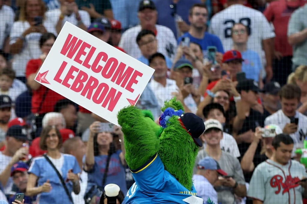 In Philadelphia, profane shock and exultant joy over LeBron James: ‘He chose us’ In Philadelphia, profane shock and exultant joy over LeBron James: ‘He chose us’