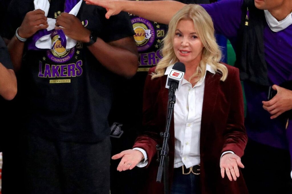 Five Buss siblings ‘united’ in selling Lakers share, despite Jeanie’s objection Five Buss siblings ‘united’ in selling Lakers share, despite Jeanie’s objection