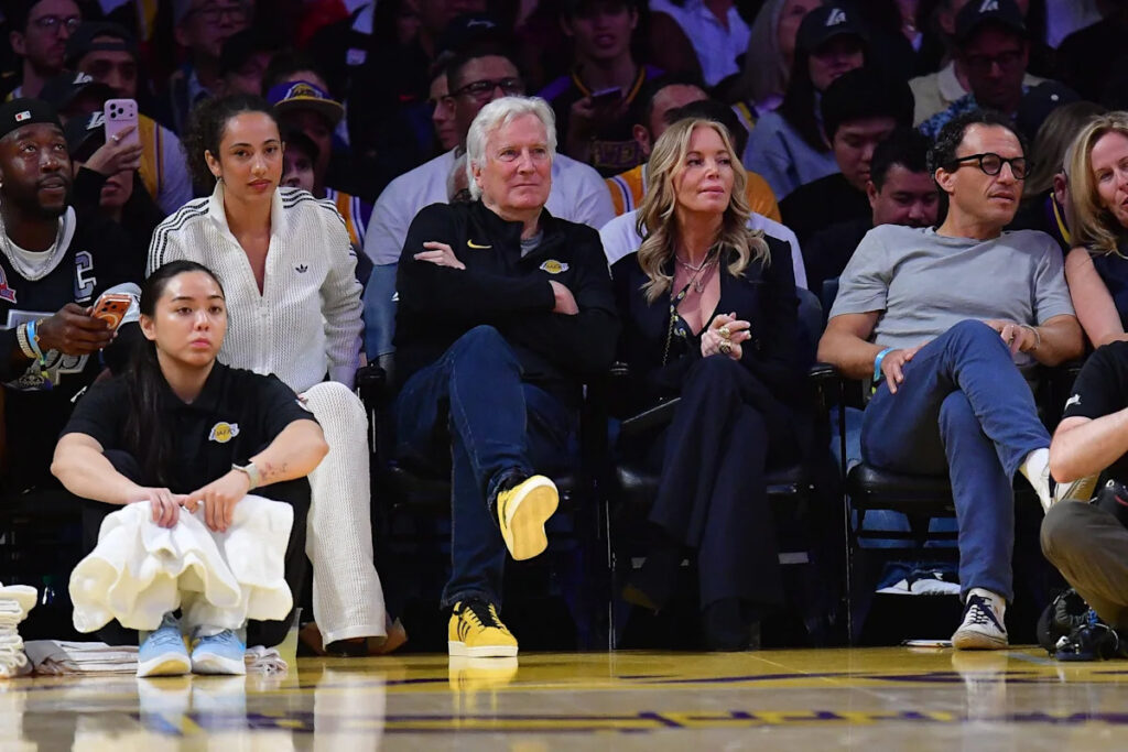 Jeanie Buss contesting her family's plan to sell its Lakers stakes