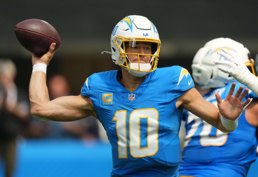 Broncos vs Chargers Prediction, Picks & Early Odds: NFL Week 5 Justin Herbert Los Angeles Chargers NFL